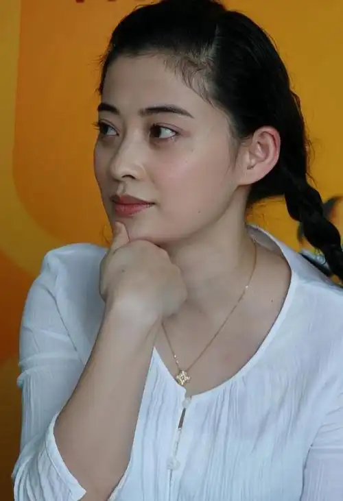 梅婷究竟是不是中戏最美校花?看看她和章子怡的合照,就有答案了