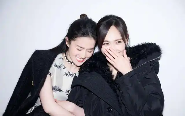 杨幂连续两年为刘诗诗庆生,好闺蜜唐嫣只为刘亦菲庆生,闹翻了?