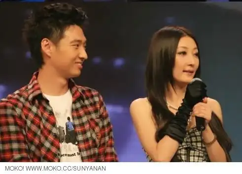 2003年参加上海亚洲音乐节,获得了新人歌手大赛山东赛区金奖 ,并代表