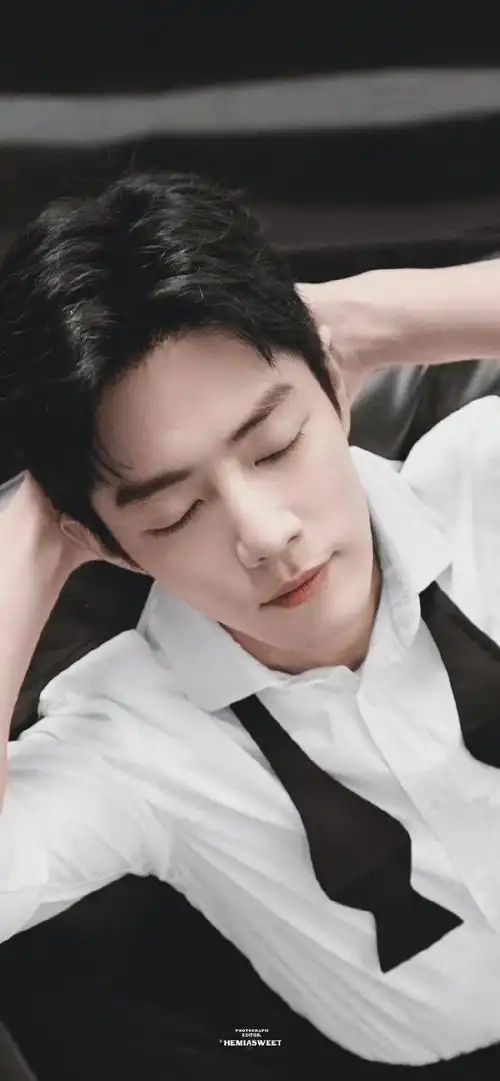 肖战白衬衫花絮照九宫格##肖战