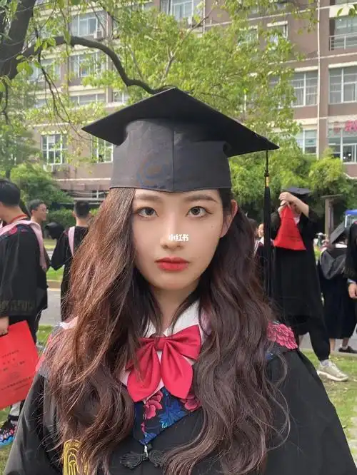 刘亦菲式学士帽戴法