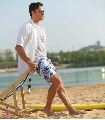 新款泰国海边度假白色沙滩裤男防水温泉时尚海浪印花四分裤泳裤潮