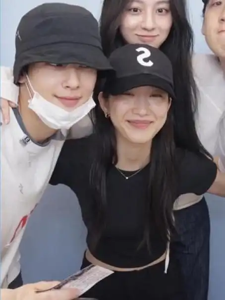 车银优文佳煐同框照##文佳煐车银优合照