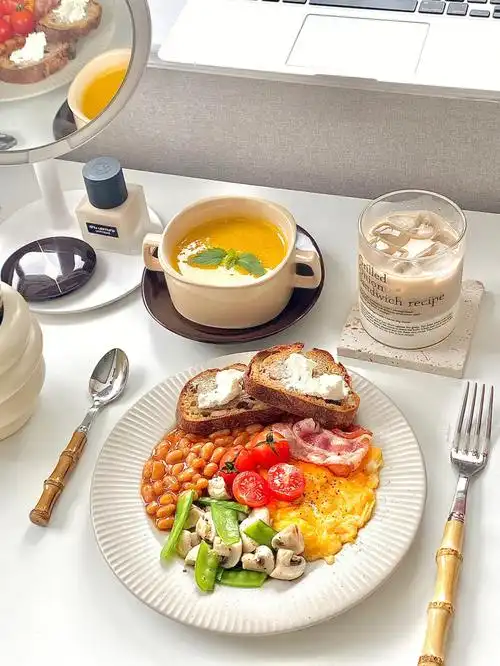 早餐超丰盛拼盘配南瓜粥配拿铁75