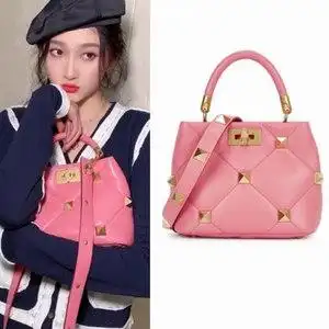 关晓彤明星同款包女2021新款菱格斜挎包铆钉百搭小众单肩手提包夏