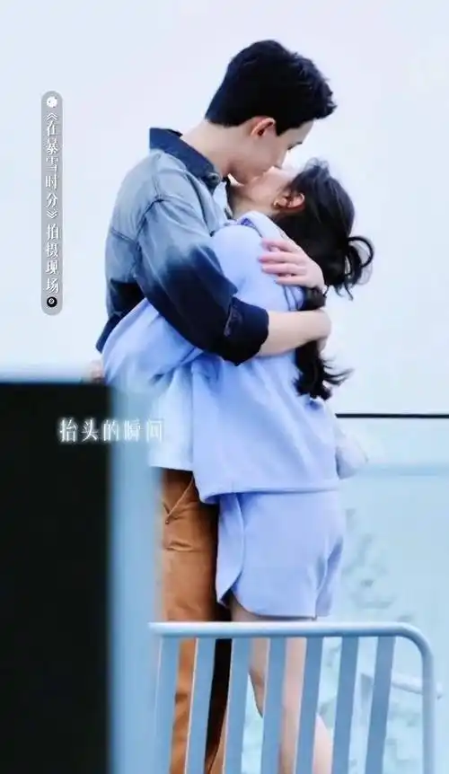 吴磊和赵今麦脸颊吻太唯美了,《在暴雪时分》什么时候上线呢?