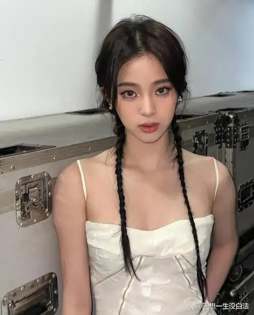 真实事件来龙去脉:欧阳娜娜是中国台湾的女大提琴演奏者,影视演员和