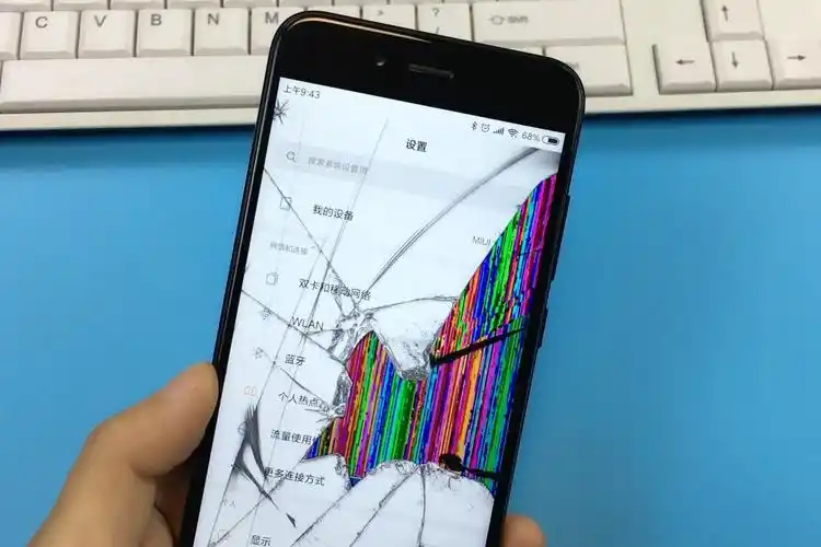 碰一下就碎屏的手机壁纸效果超逼真