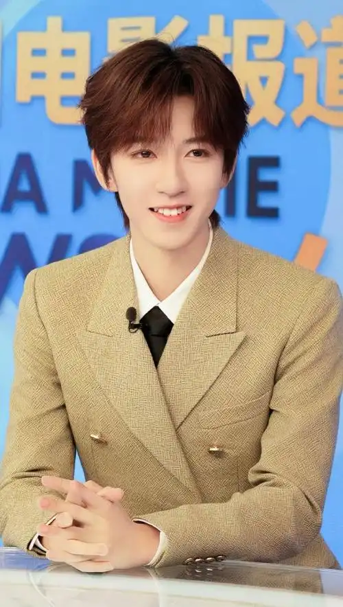 投:露齿笑很好看很可爱很明媚的贺峻霖#贺峻霖 二十弈梦鸿鹄万里