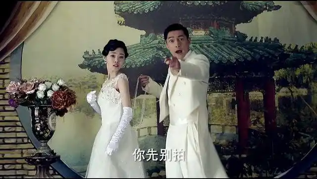 伪装者里胡歌和宋轶的婚纱照导演一个巧妙的构思让这成为经典