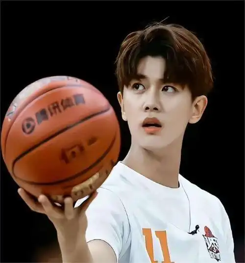 离爆火只差一步?28岁当红早婚的任嘉伦,有自己的离经叛道