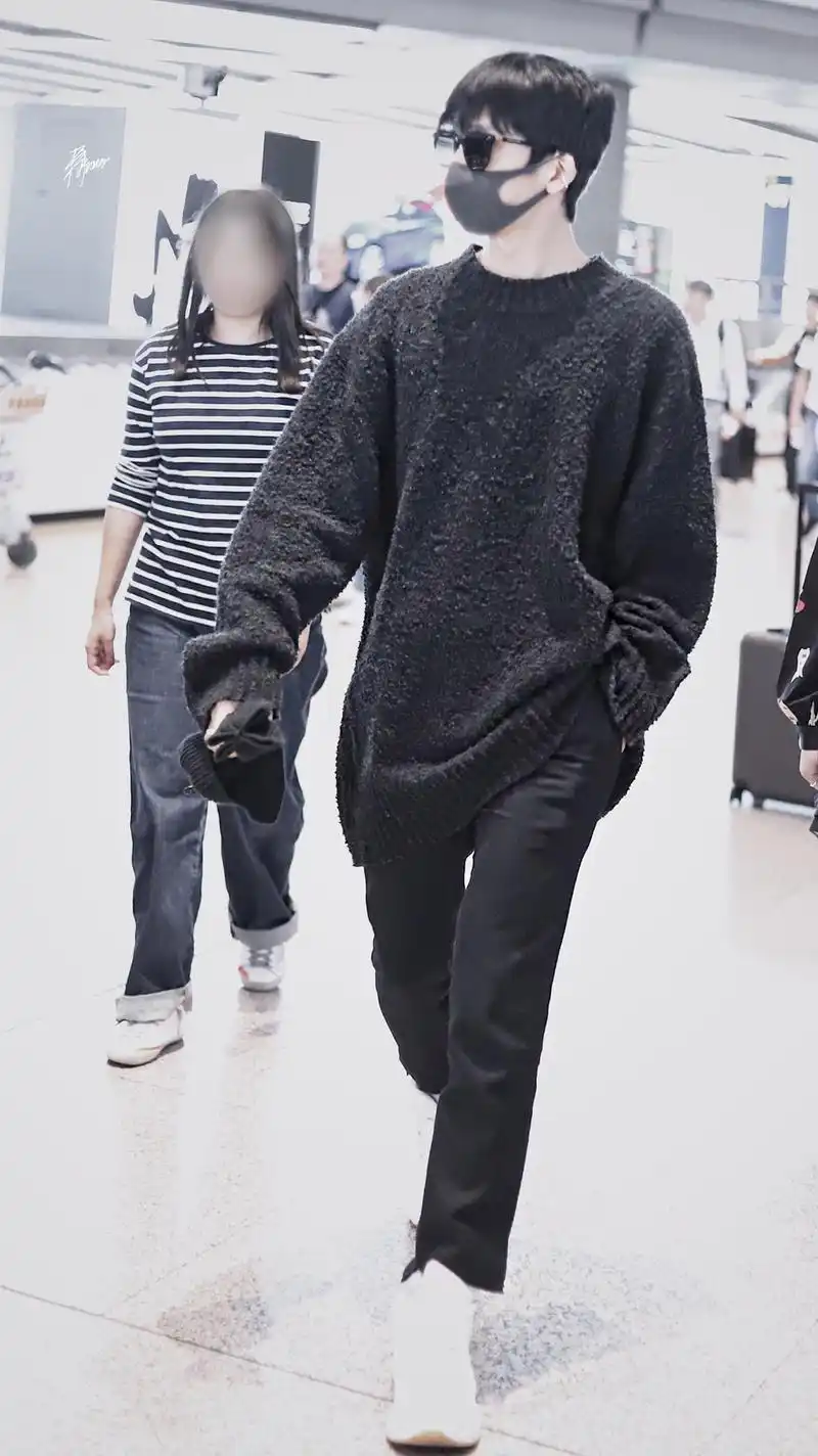 井柏然示范春日穿搭02可盐可甜清爽帅气