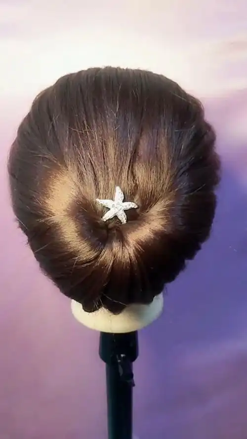 今天教大家一款韩式包发,我觉得这样的发型还不错