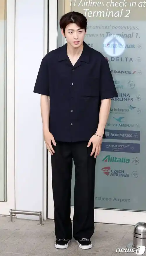 车银优素颜生图##车银优机场素颜新闻图