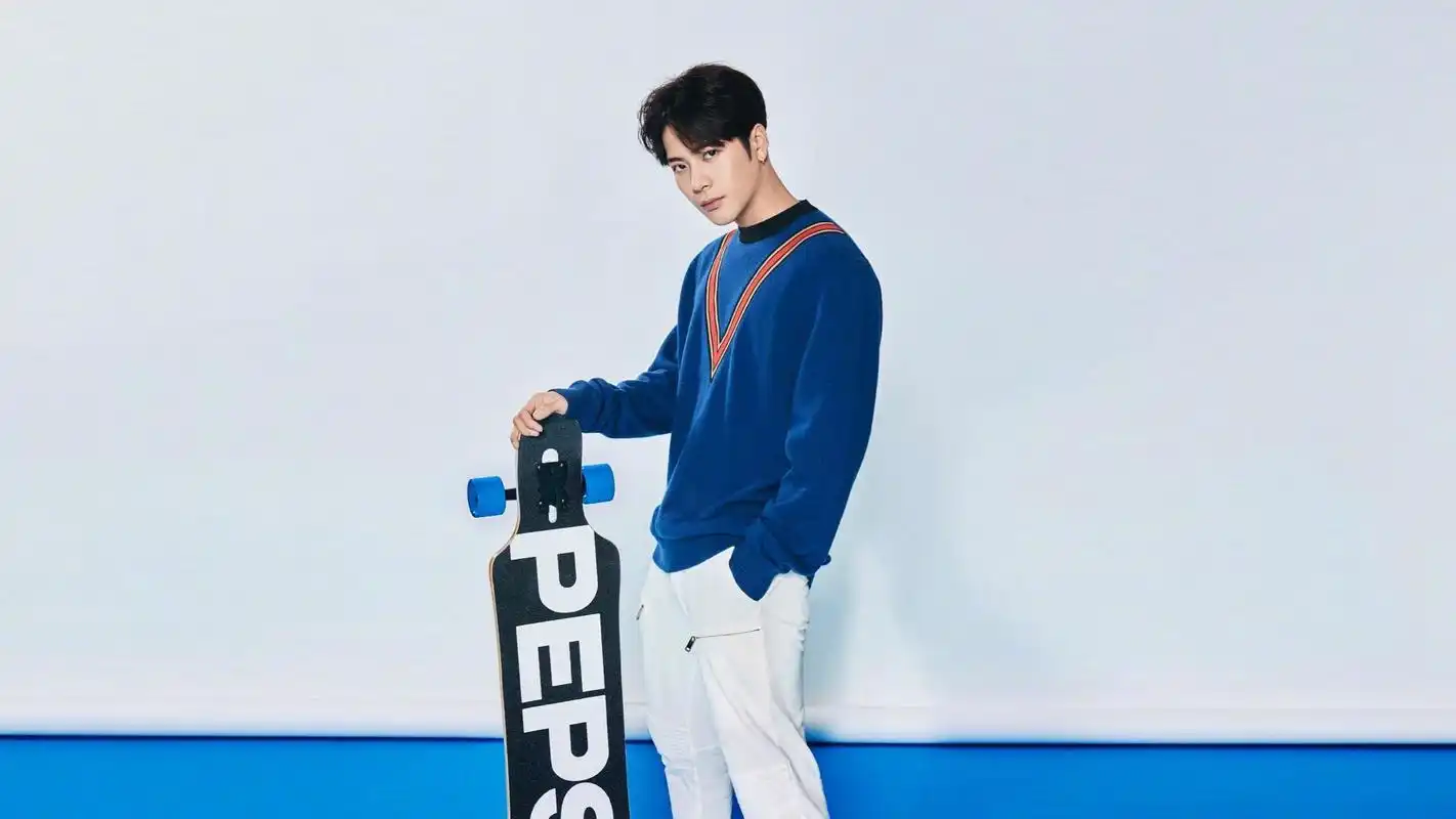 首页 桌面壁纸 王嘉尔帅气时尚写真大片高清图片壁纸上一张下一张查看