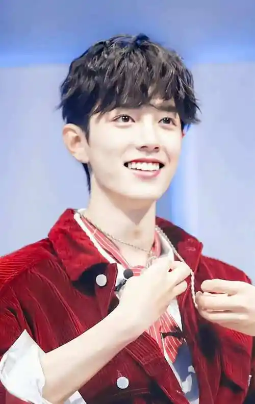 31岁肖战似有魔法,诠释什么是完美偶像,不愧是治愈系王者!_网易订阅