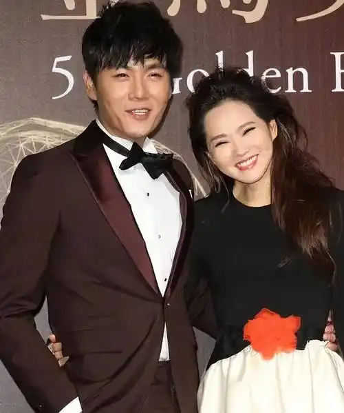 "悲惨作精"伊能静:被伤45年险被抛弃,女儿意外跌落自扇耳光_秦昊