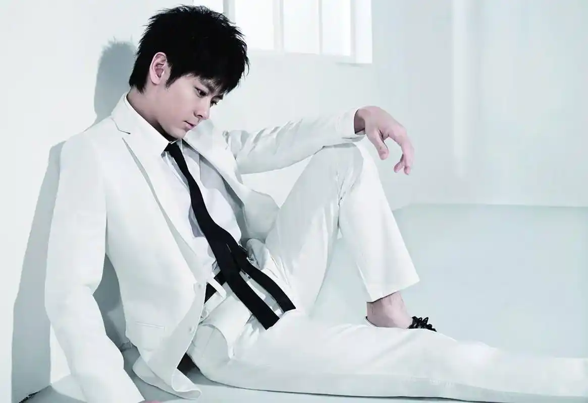 当然了,很多的时候,只要林志颖发布小kimi的消息,小kimi的人气丝毫不