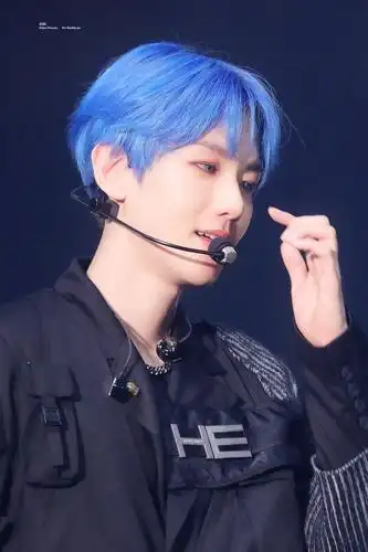 蓝发边伯贤!天呐!【热搜 趋势 热帖打卡.