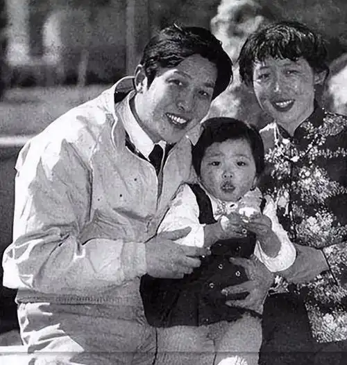 唐国强现状国内淘金妻儿在国外花为残疾儿子的婚恋担心