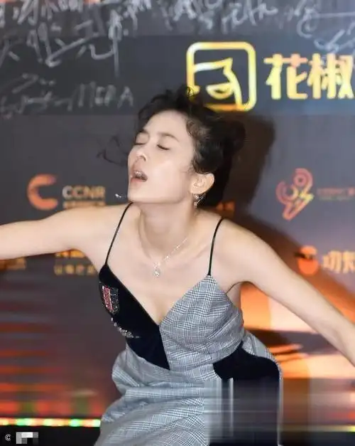 赵韩樱子,在红毯上突然晕倒,网友:要注意身体,身体是最重要的