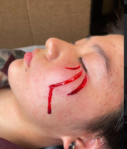 脸部肉雕纹身欣赏 女生脸部割皮纹身(8)