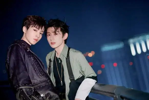 小凯王源结束工作抓娃娃,对视超甜互赠礼物,凯源cp撒糖绝了|王俊凯