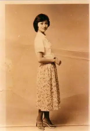 组图:赵雅芝罕见老照片曝光 与林子祥亲密挽手