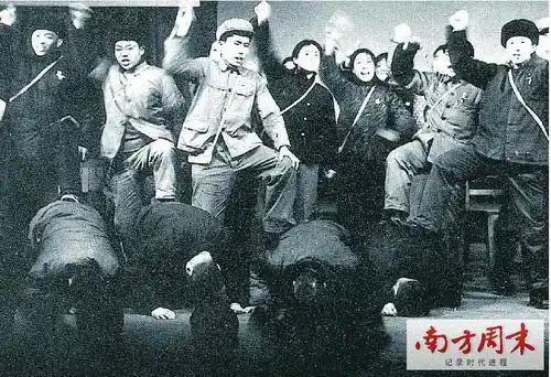 "带了个好头":红卫兵向被斗老师道歉