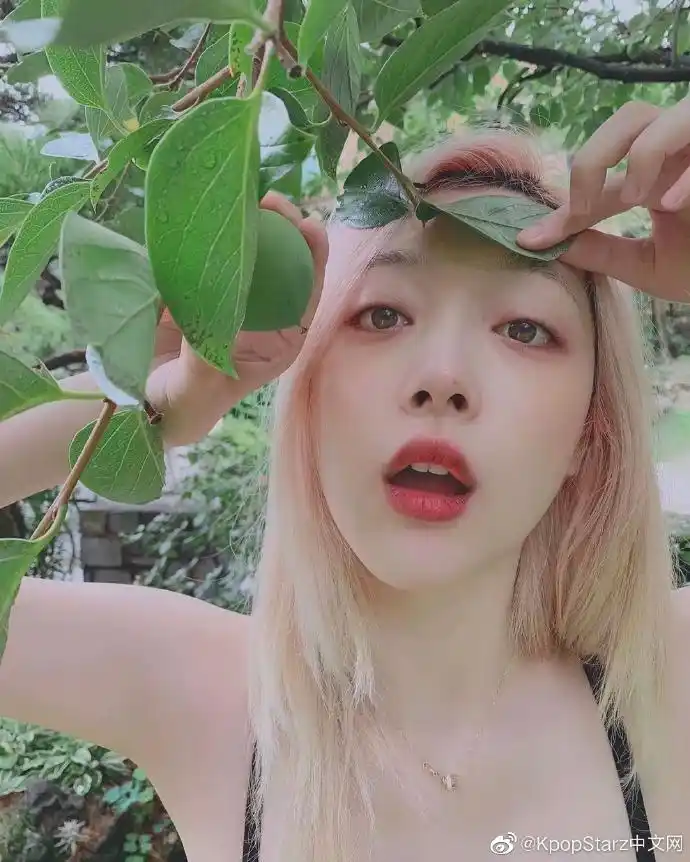 崔雪莉更新一则ins,人间果汁美貌