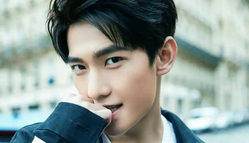 写错字,脑袋空空的"文盲"明星,正在迅速腐蚀着娱乐圈_王一博_杨洋