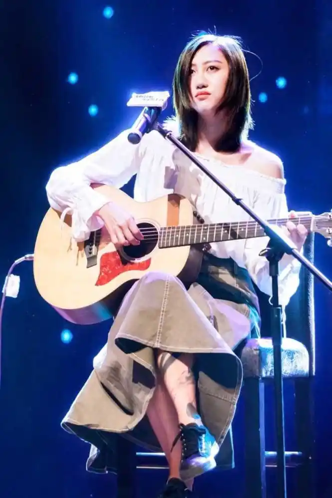 陈粒:极力挣脱民谣标签的独立音乐人