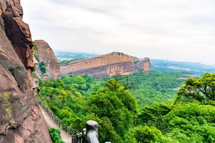 来源:江西龟峰旅游—end —责编|邱颖莉审核|余华签发|余晓娟投稿