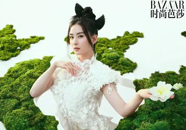 刘诗诗时尚芭莎封面,不惧离婚传言,淡定从容,精灵女神造型惊艳_白色