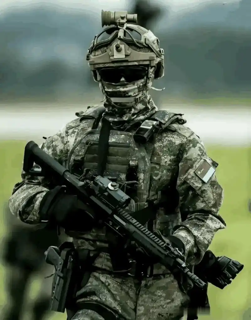 过去,中国陆军的单兵装备常被嘲笑为陈旧过时,看上去有些土气,但现在