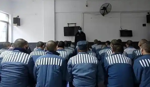 2019年,湖南网岭监狱,狱警肖金元发现了一份奇怪的罪犯档案.