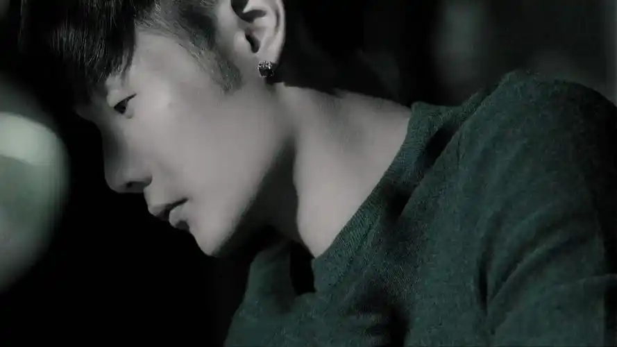 电脑壁纸 明星 大陆明星 歌手李荣浩帅气时尚写真