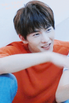 杨洋男星演员拍摄花絮可爱gif动图_动态图_表情包下载_soogif