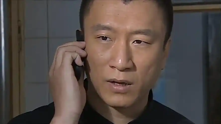 征服刘华强得知小超被抓就怀疑兄弟暴露让他走的远远的