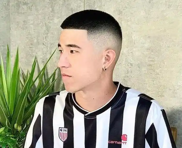 男生不要迷恋"锅盖头"发型,短发才适合夏天,剪一次可以帅很久