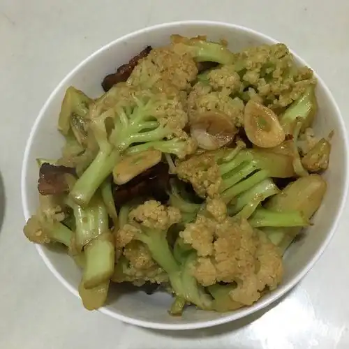 家常菜 很"浪费"米饭的家常菜之一-------干锅菜花 reah做的很"浪费"