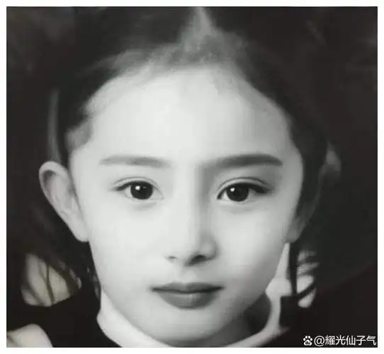 唐嫣高中旧照被同桌曝光,23年前就穿名牌,整没整容一目了然!