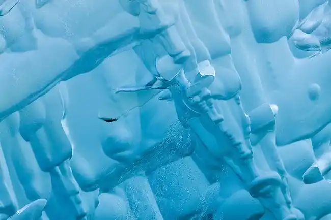 冰蓝是一种嘛样的颜色啊,,我一直认为是偏紫色来着= =