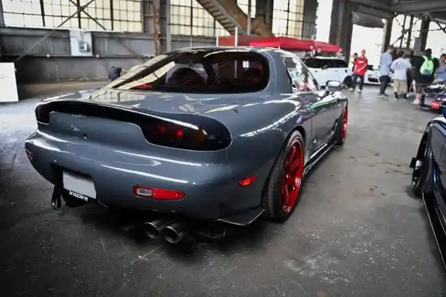 头文字d 高桥启介漂移神车马自达rx-7