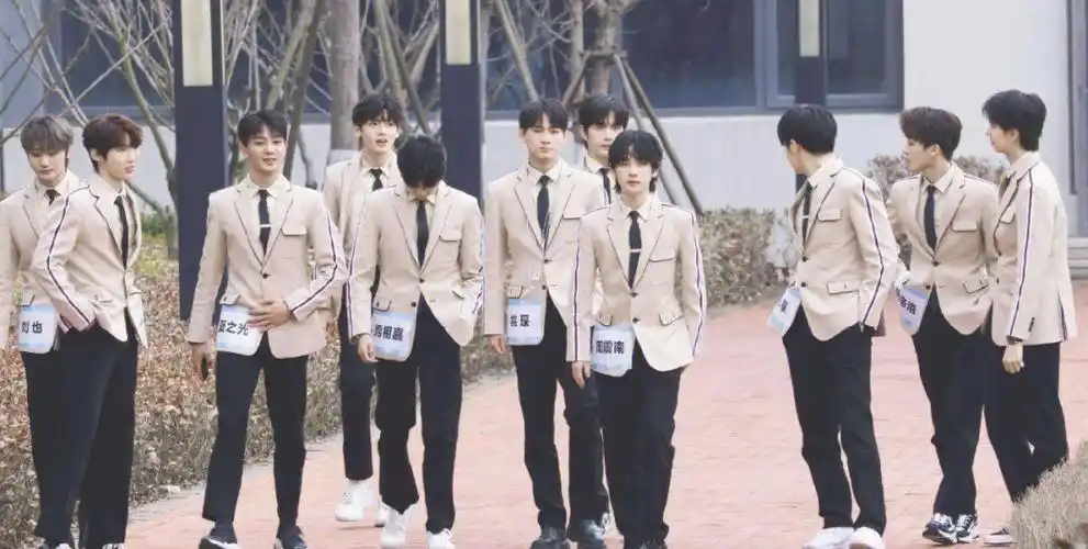 r1se  #周震南  #何洛洛  #焉栩嘉  #夏之光  #姚琛  #翟潇闻