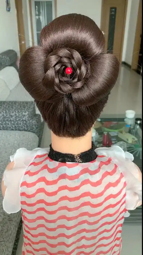 我要上热门#富家阔太太发型-全民小视频