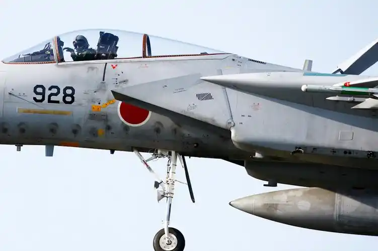 性能强悍歼20御用霹雳10格斗导弹首次露面