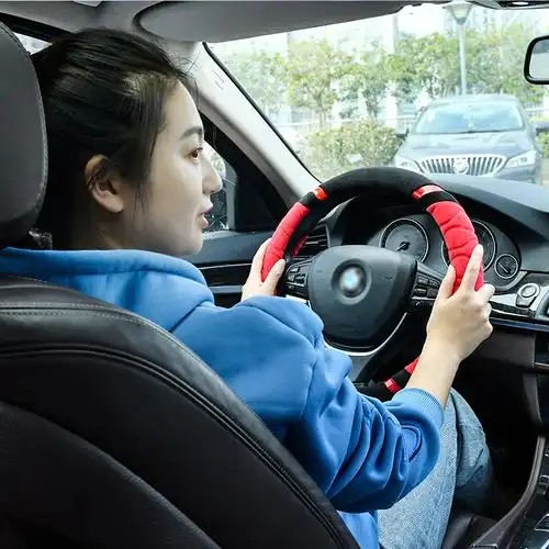 通用型方向盘套冬季短毛绒汽车女大众卡罗拉速腾宝马思域奥迪把套