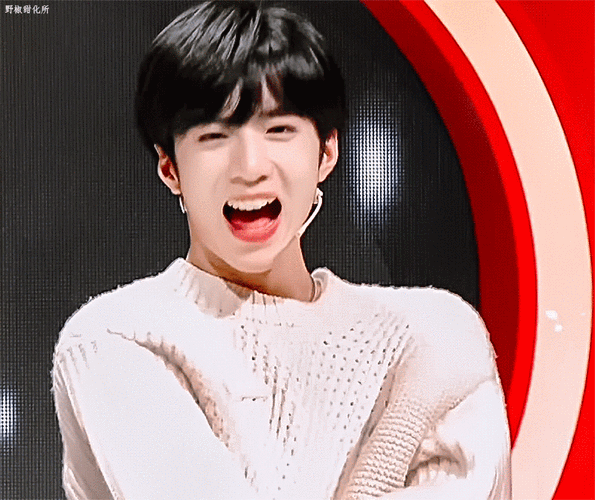 怎么回事啊刘耀文笑起来没有嘴角嗳