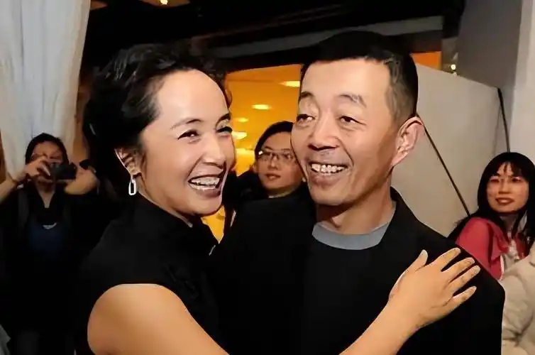 "泼辣影后"蒋雯丽:手撕绯闻小三,忍丈夫偷吃20年,与小鲜肉扯不清